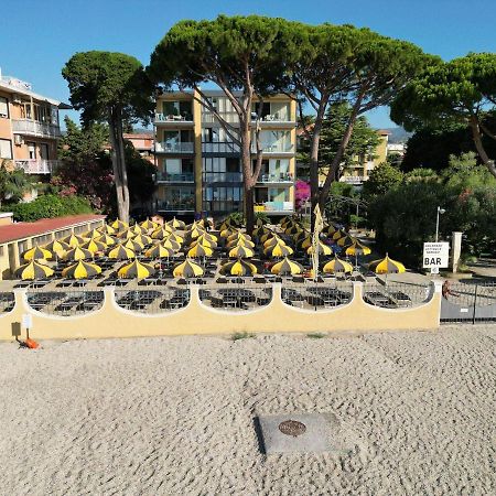 Residenza Abbo Aparthotel Diano Marina Exterior foto